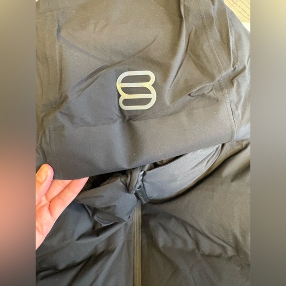 NWT aritzia super 2o mid puff - Picture 3 of 3